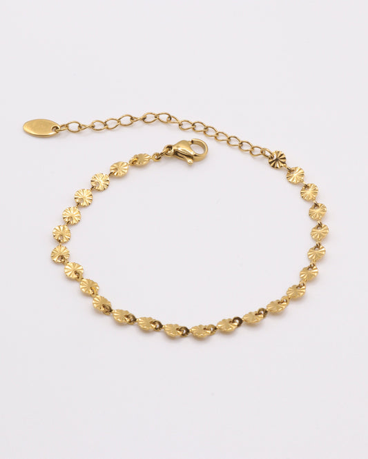 Photo du bracelet rond à maille soleil en acier inoxydable doré à l'or 750/1000ème (18 carats) sur fond blanc