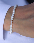 photo bracelet petites perles d'eau douce doré porté