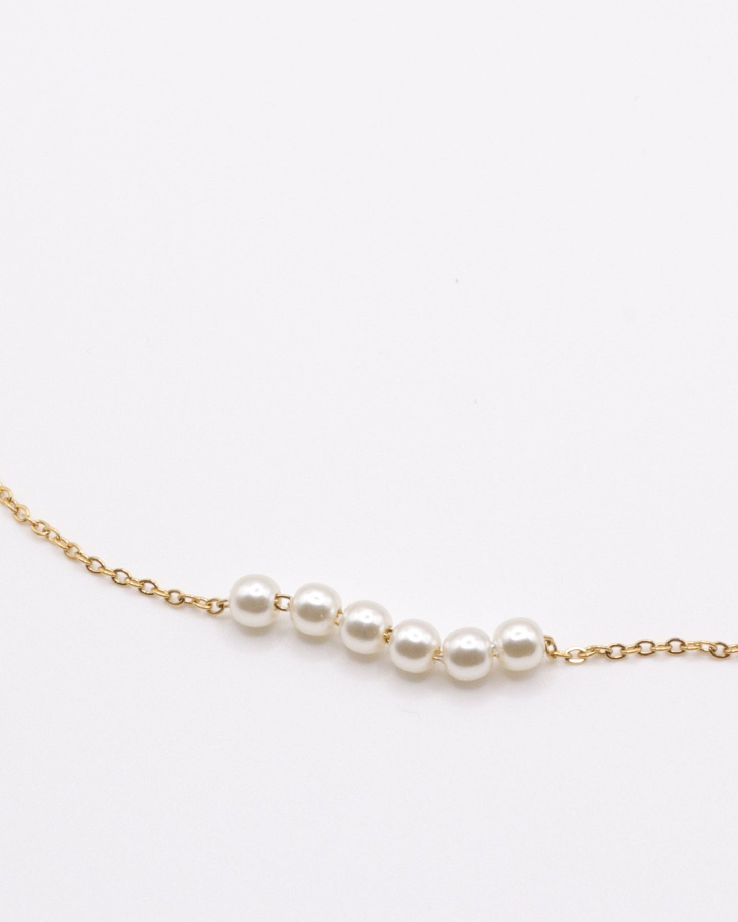 Five pearl choker necklace