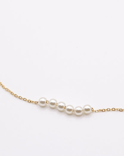 Five pearl choker necklace