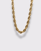 photo du collier corde en doré à l'or 750/1000ème sur fond gris clair