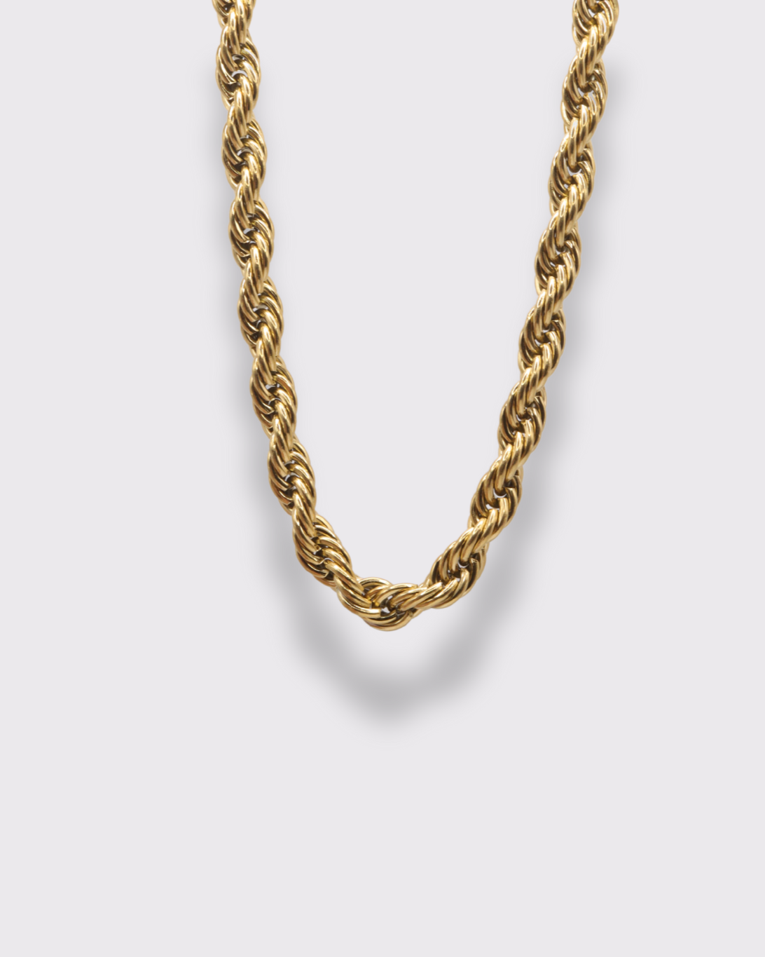 photo du collier corde en doré à l'or 750/1000ème sur fond gris clair