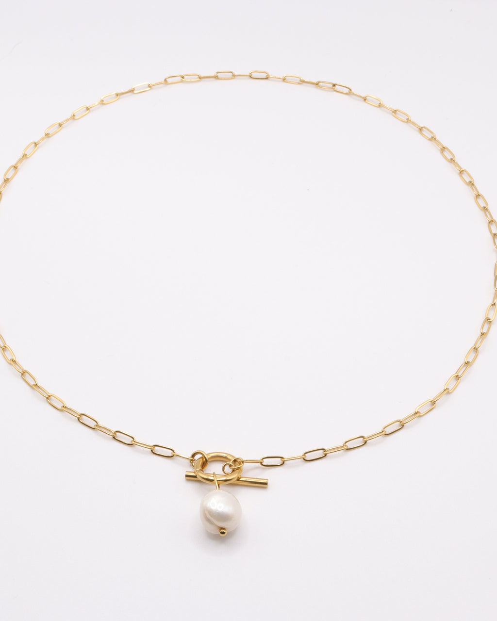 One pearl toggle necklace