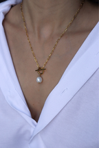 photo collier perle et bascule porté