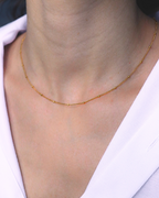 Photo du collier ras du cou à maille petit satellite porté
