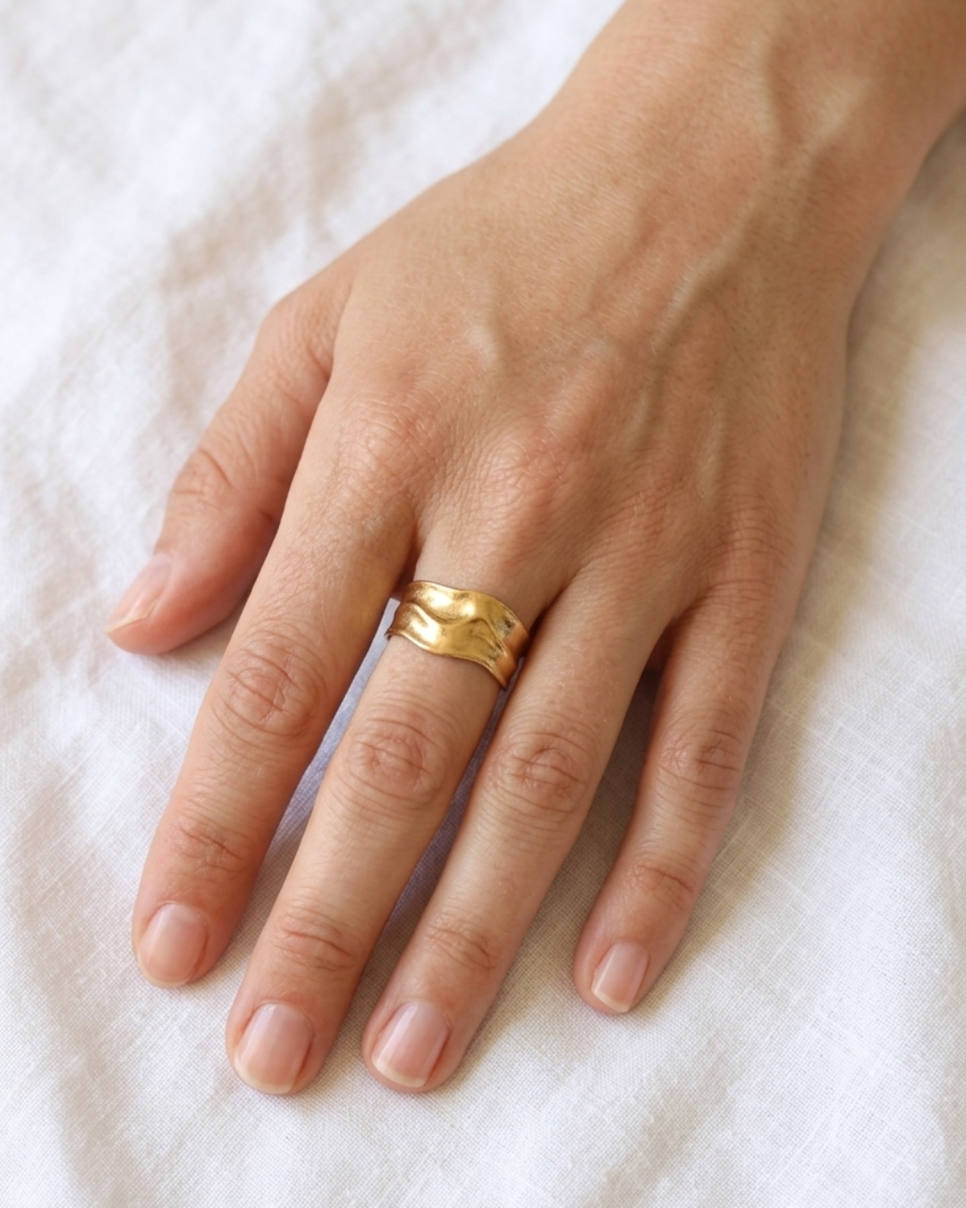 wonder - bague portée peau blanche